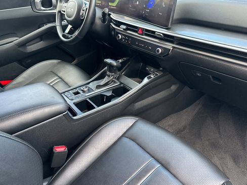 Used 2024 Kia Sorento S image 32