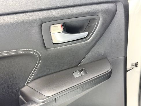 Used 2017 Toyota Camry XLE FWD image 18