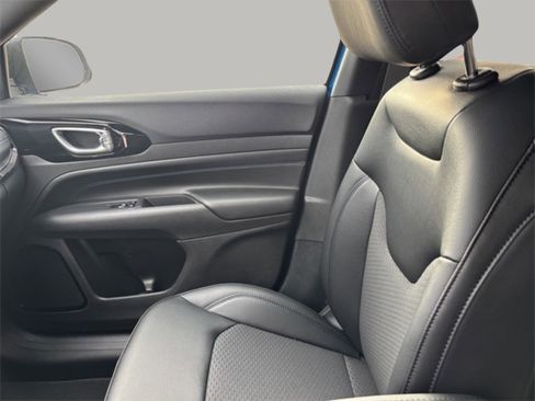 New 2026 Jeep Compass Latitude image 17