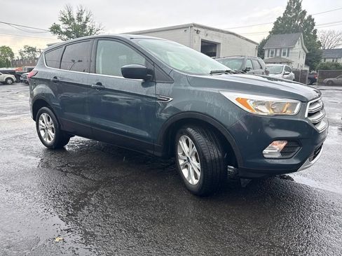 Used 2019 Ford Escape SE FWD image 3