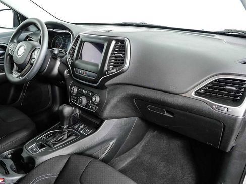 Used 2019 Jeep Cherokee Latitude w/ Popular Appearance Group FWD image 22
