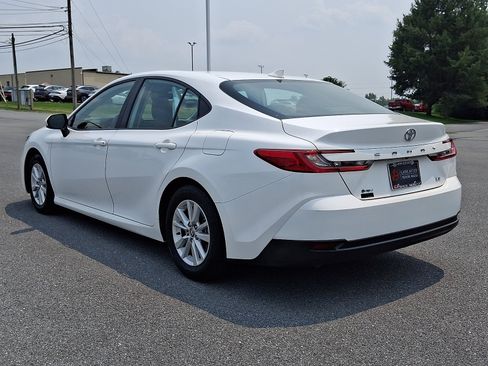 Used 2025 Toyota Camry LE FWD image 5