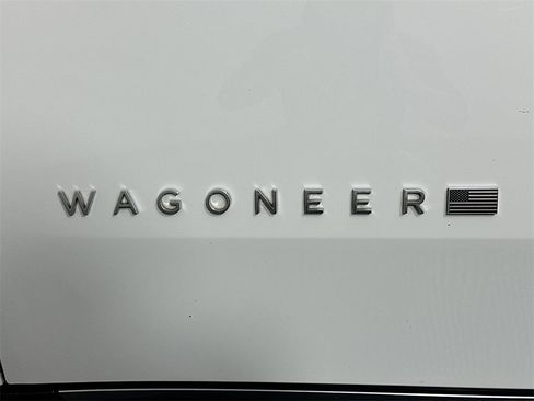 Used 2024 Jeep Wagoneer L Series II w/ Flexible Seating Group image 28