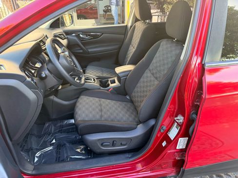 Used 2018 Nissan Rogue Sport SV image 9