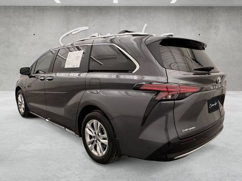 Used 2025 Toyota Sienna Limited image 14