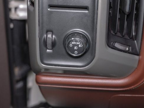 Used 2015 Chevrolet Silverado 1500 High Country w/ High Country Premium Package RWD image 18