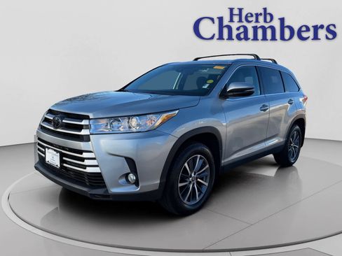 Used 2019 Toyota Highlander XLE image 9