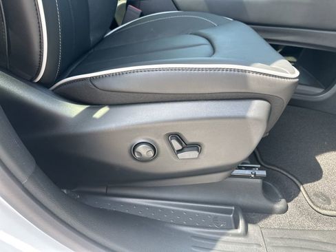 New 2025 Chrysler Pacifica Limited w/ Uconnect Theater Family Group image 56