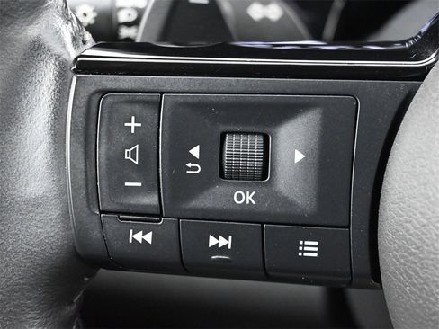 Used 2022 Nissan Pathfinder SL w/ SL Black Package image 7