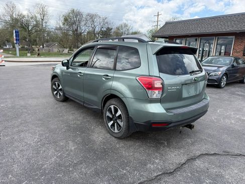 Used 2017 Subaru Forester 2.5i Premium image 5