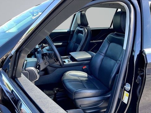Used 2025 Lincoln Aviator AWD image 26