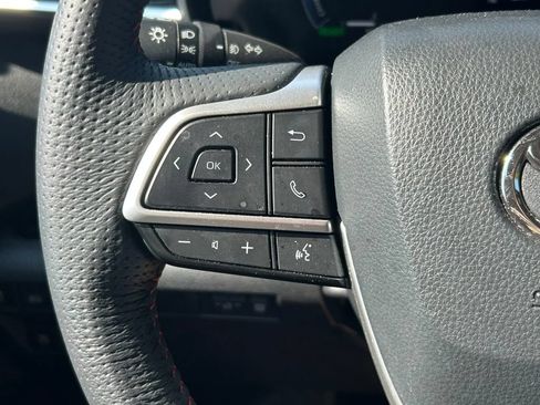 Used 2025 Toyota Sienna XSE FWD image 38