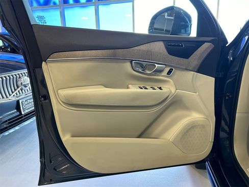 Certified 2024 Volvo XC90 B6 Plus w/ Protection Package Premier image 9