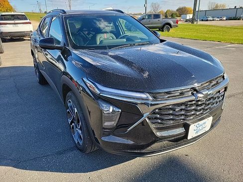 New 2026 Chevrolet Trax RS w/ Driver Confidence Package image 2