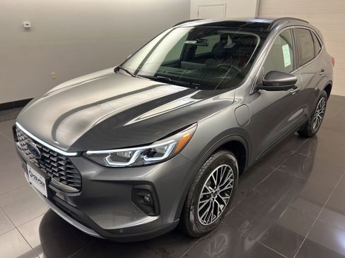 New 2026 Ford Escape SE w/ PHEV Premium Package image 3