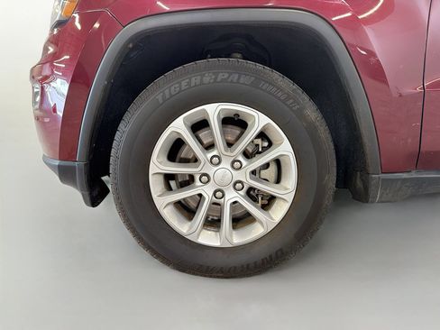 Used 2022 Jeep Grand Cherokee Laredo X AWD/4WD image 31