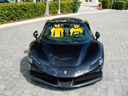 Used 2022 Ferrari SF90 Spider image 5