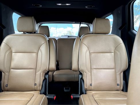 Used 2023 Chevrolet Traverse Premier image 6