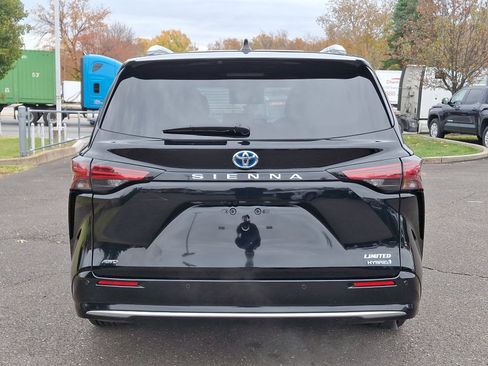 Certified 2024 Toyota Sienna Limited image 5