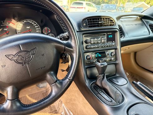 Used 2003 Chevrolet Corvette Convertible w/ Preferred Equipment Group1 image 18