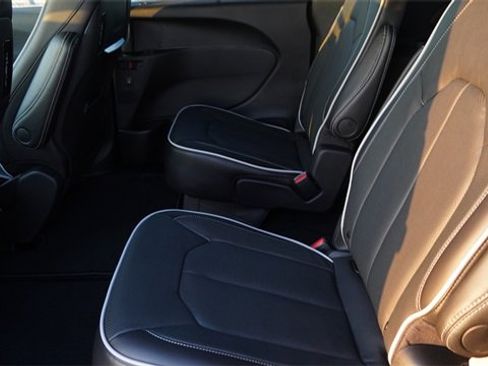 New 2026 Chrysler Pacifica Limited image 13