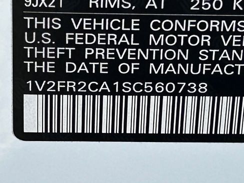 Certified 2025 Volkswagen Atlas SEL Premium R-Line image 60