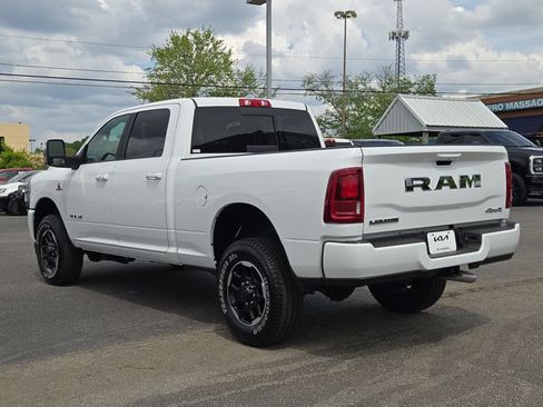 Used 2026 RAM 2500 Laramie AWD/4WD image 17