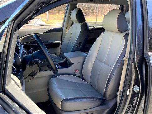 Used 2017 Kia Sedona EX image 20
