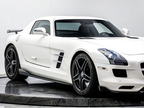 Used 2011 Mercedes-Benz SLS AMG Coupe image 33