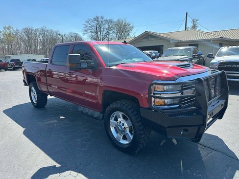 Used 2018 Chevrolet Silverado 2500 LT w/ LT Convenience Package image 3