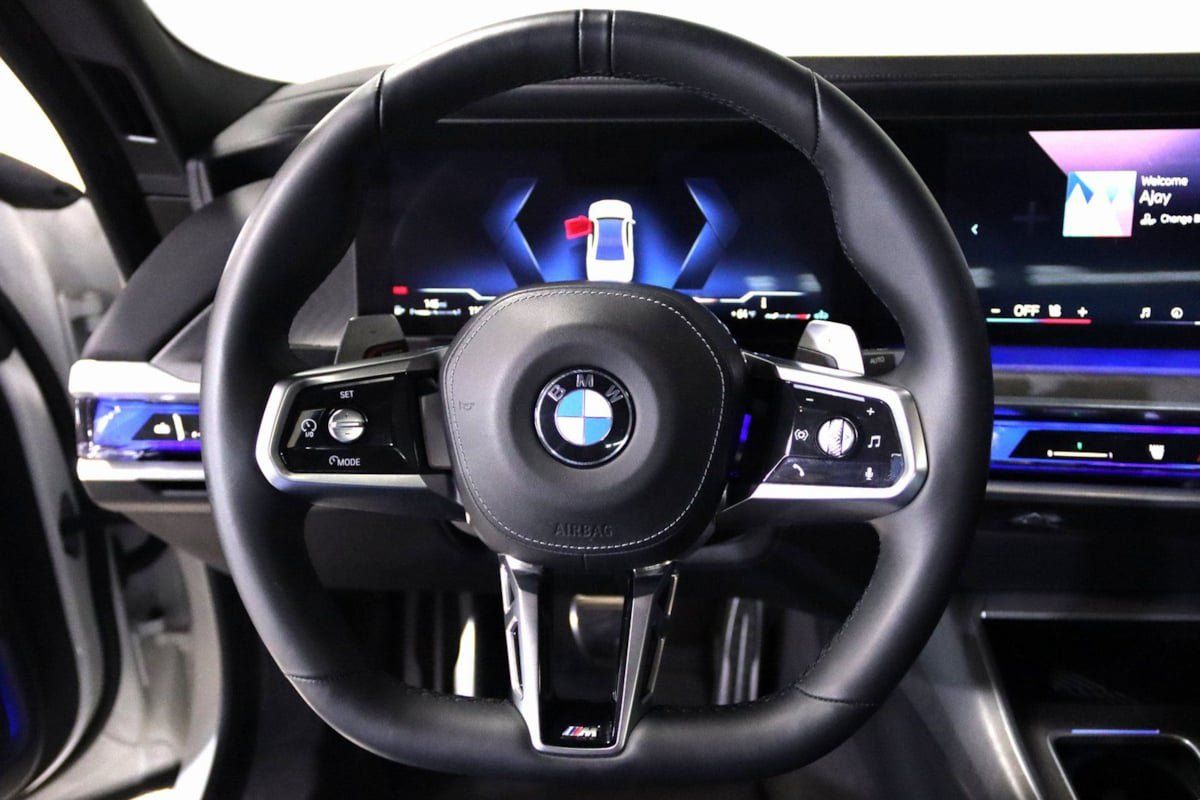 Used 2023 BMW 760i xDrive AWD/4WD image 45