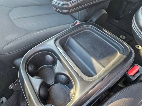 Used 2022 Chrysler Pacifica Touring image 27