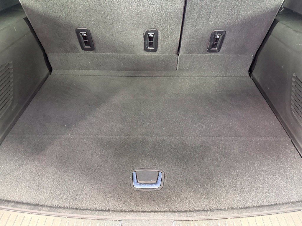 Used 2025 GMC Yukon XL Denali AWD/4WD image 23