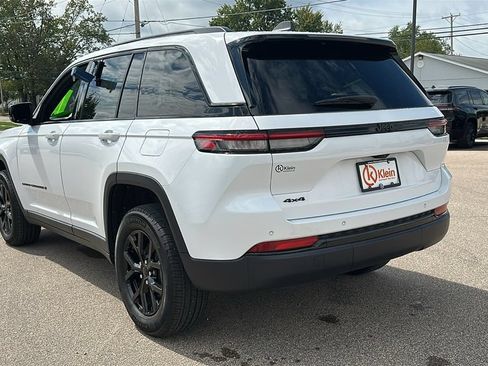 Used 2025 Jeep Grand Cherokee Altitude AWD/4WD image 6