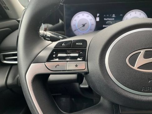 Certified 2024 Hyundai Elantra Limited FWD image 20