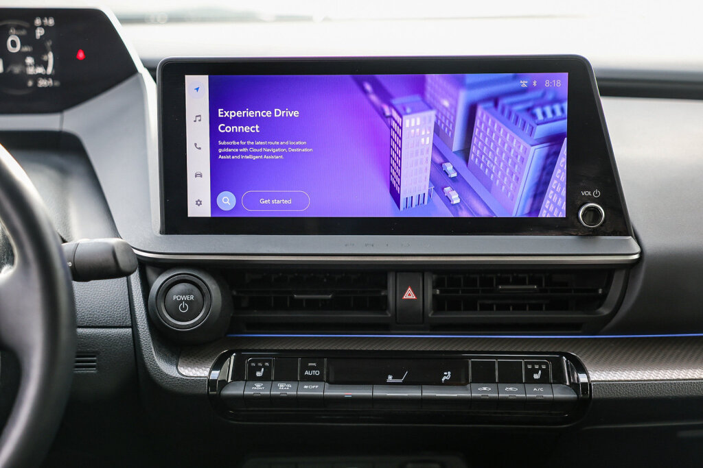 Certified 2024 Toyota Prius XLE FWD image 3