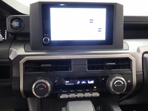 Used 2025 Toyota Tacoma SR5 AWD/4WD image 10