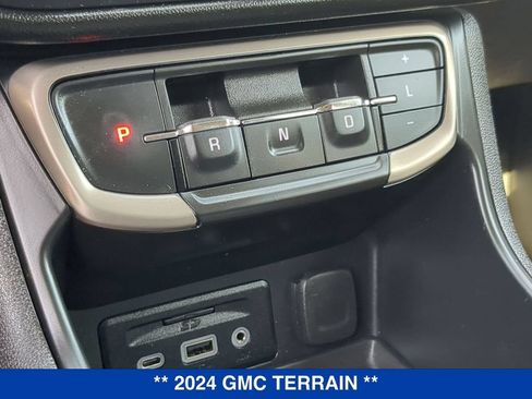 Used 2024 GMC Terrain Denali w/ Black Diamond Edition AWD/4WD image 13