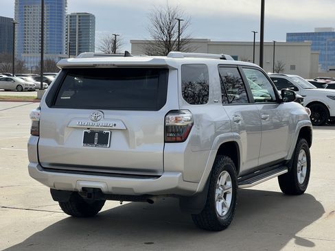 Used 2016 Toyota 4Runner SR5 Premium image 9