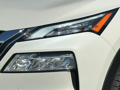 Certified 2021 Nissan Rogue SL w/ Premium Package AWD/4WD image 4