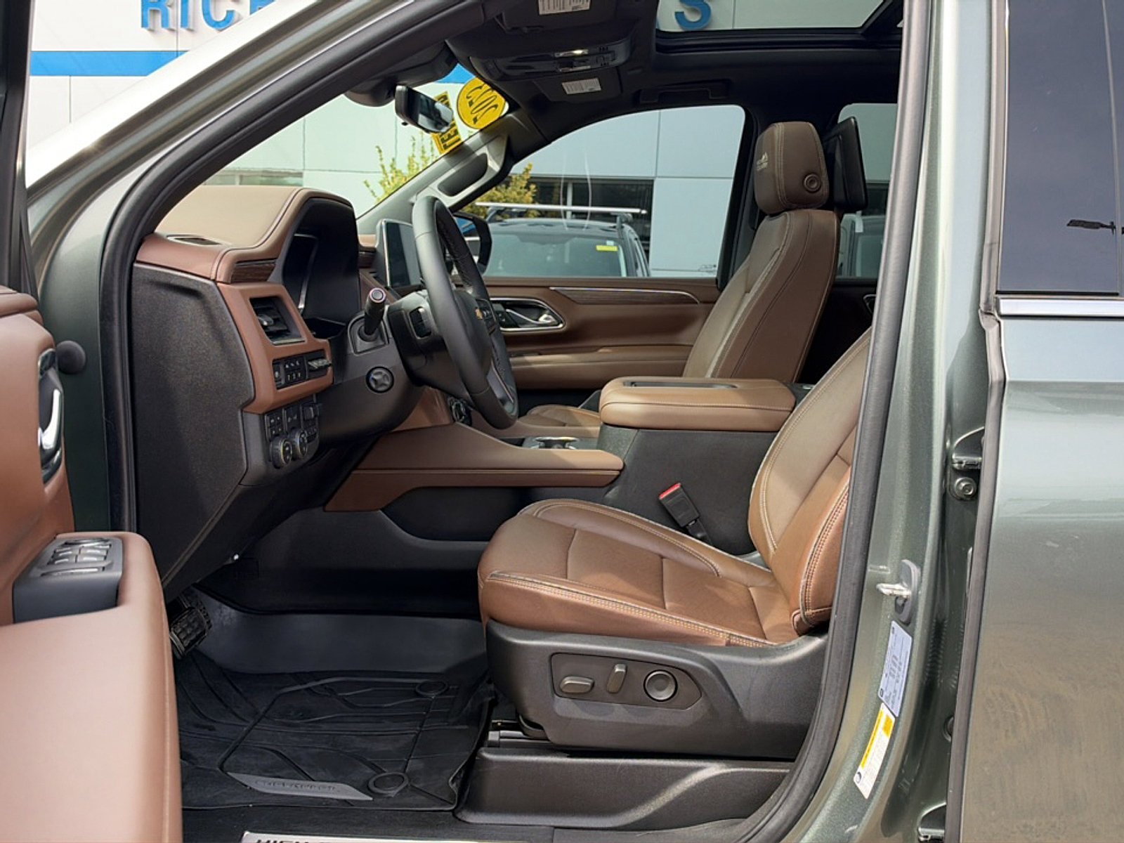 Used 2023 Chevrolet Tahoe High Country AWD/4WD image 12