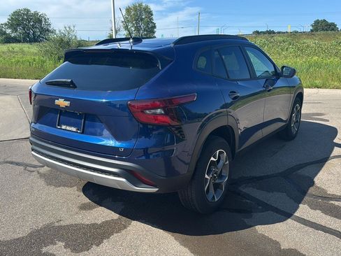 Used 2024 Chevrolet Trax LT w/ LT Convenience Package FWD image 5