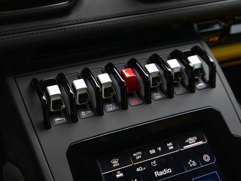 Used 2024 Lamborghini Huracan EVO image 64