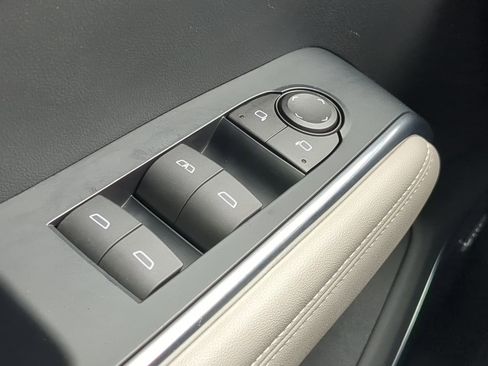 Used 2024 GMC Acadia Elevation w/ Luxury Package image 18