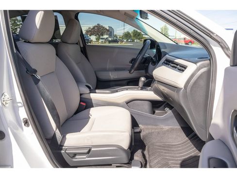 Used 2017 Honda HR-V EX image 11
