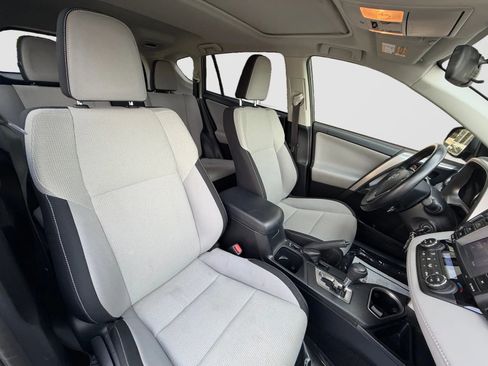 Used 2017 Toyota RAV4 XLE AWD/4WD image 21