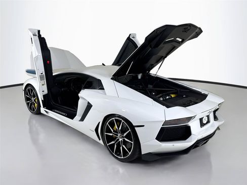 Used 2017 Lamborghini Aventador LP 700-4 AWD/4WD image 40