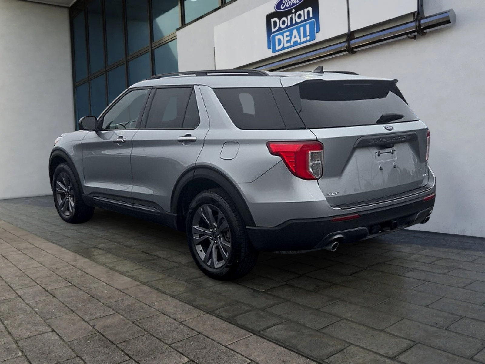 Certified 2022 Ford Explorer XLT w/ Equipment Group 202A AWD/4WD image 5