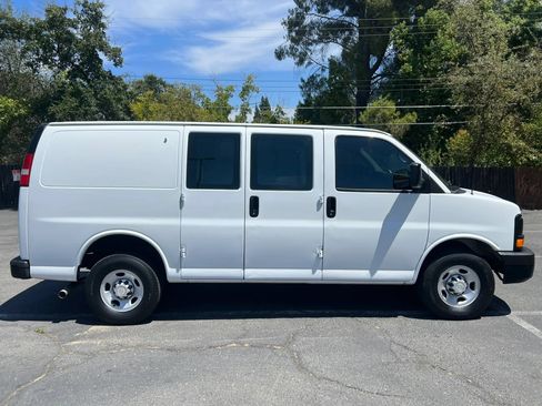 Used 2015 Chevrolet Express 2500 RWD image 5