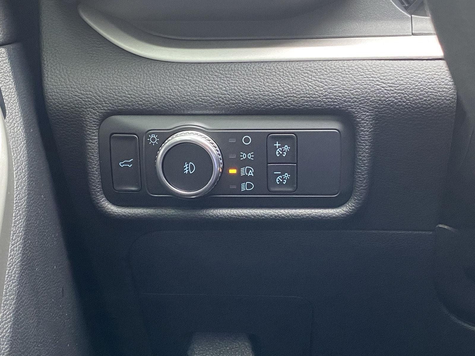Used 2020 Ford Explorer XLT w/ Equipment Group 202A AWD/4WD image 20